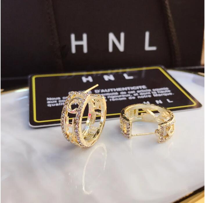 

Premium Luxury Letter Earrings Charm Fashion Designer Earrings 18k Gold-plated Fine Jewelry Classic Senior Logo Young People Couple Family Christmas Gift A170