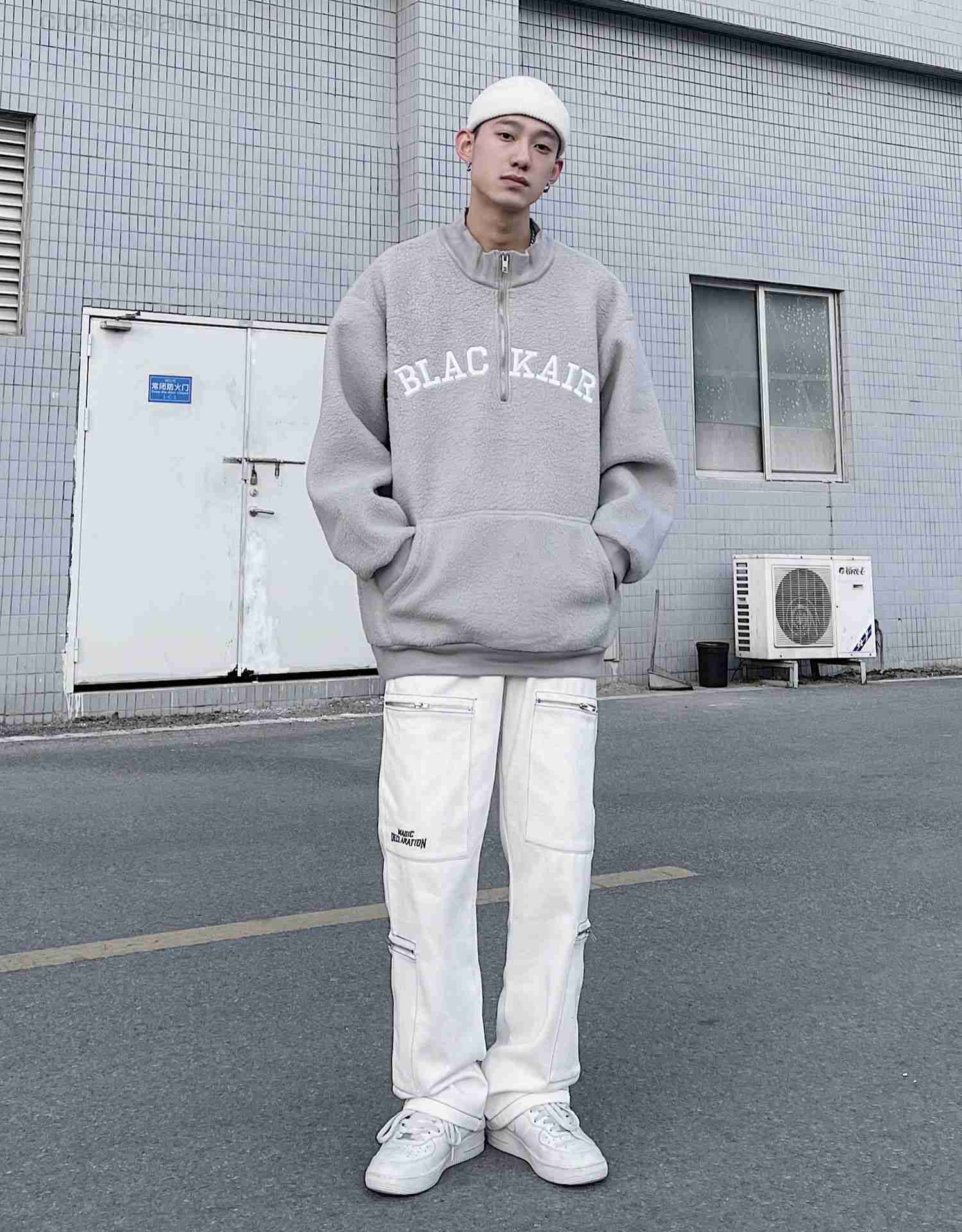 

Trendy Factory Wholesale and Retail Fog American High Street Zipper Multi Pocket Straight Jeans Men' Ins Street Functional Hip Hop Loose Casual Pants, White multi pocket