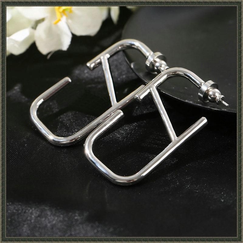 

Fashion Stainless Steel Ear Studs Luxurys Designers Earrings Women V Letter Triangle Earings Wedding Jewelry Oorbel Orecchino Nice 11110416T