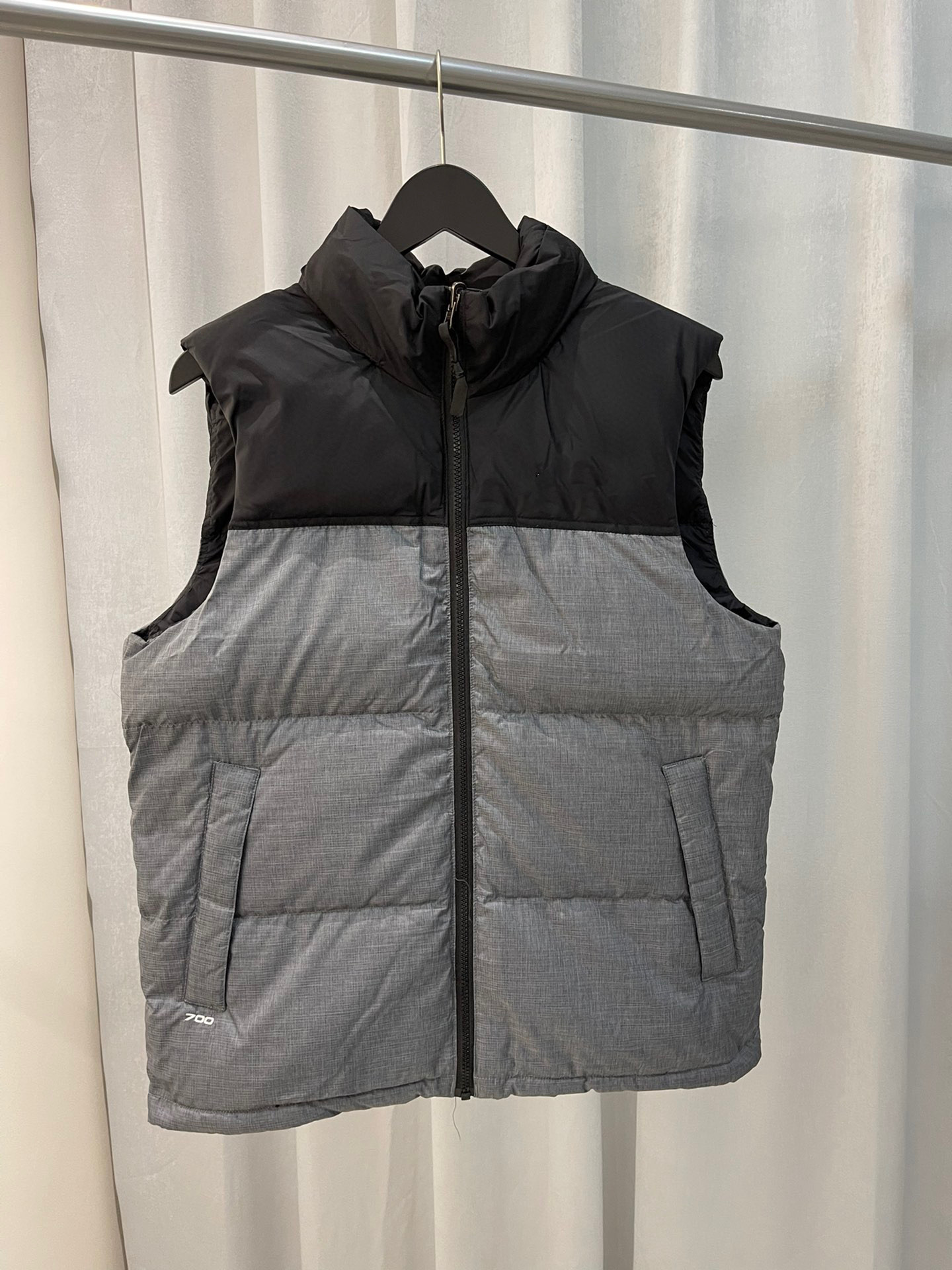 

Designer Mens Jacket down puffer vest women parka Autumn Winter Style Men' Women' Trench Coat Sleevesless Fashion Jackets With Zipper Lettering Embroidered Coat, Shipping fee