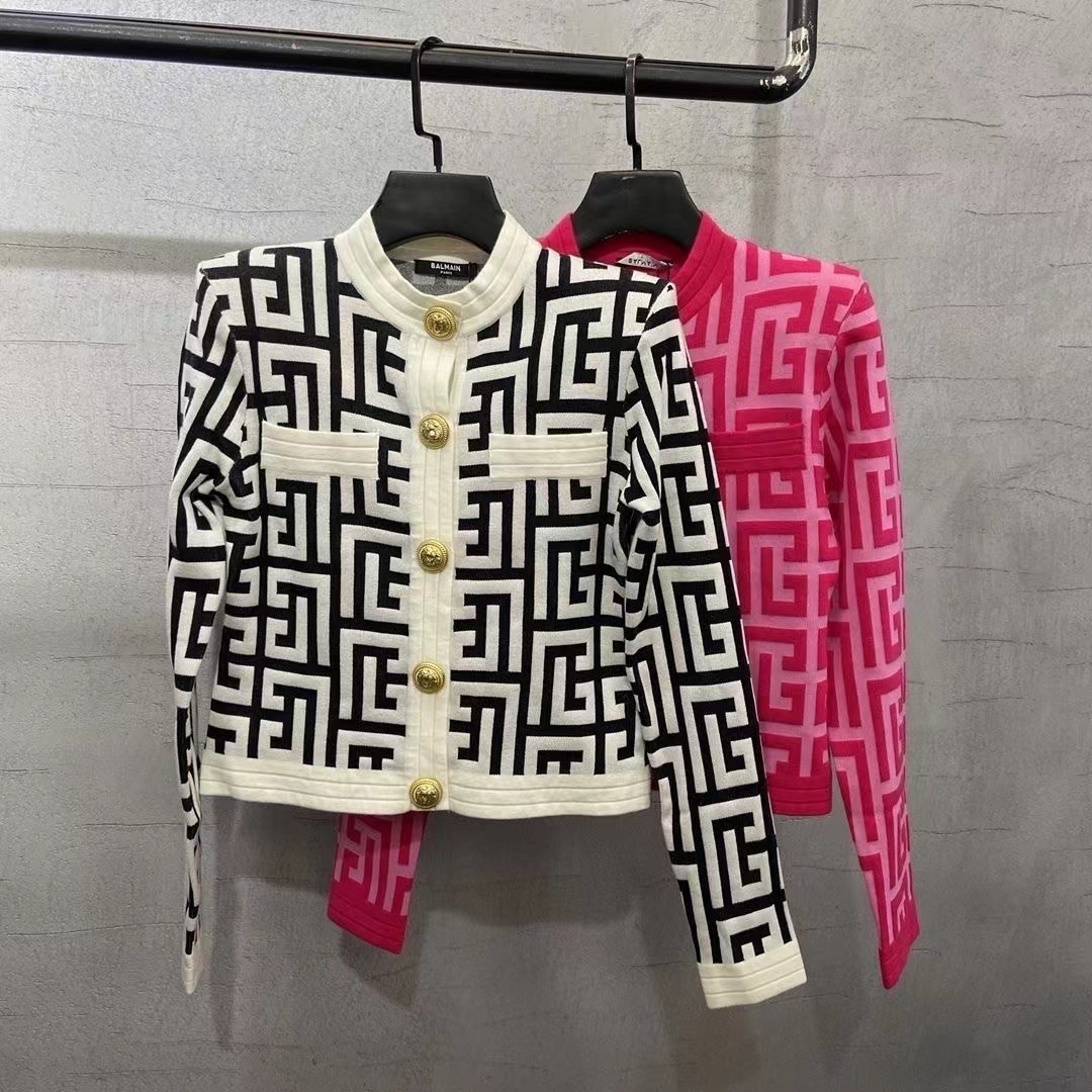 

Women's Knitted Cardigan Short Sweaters metal buckle Labyrinth pattern Celebrity Style Elegant celebrities Medusa sweater jacquard long sleeve coat, White