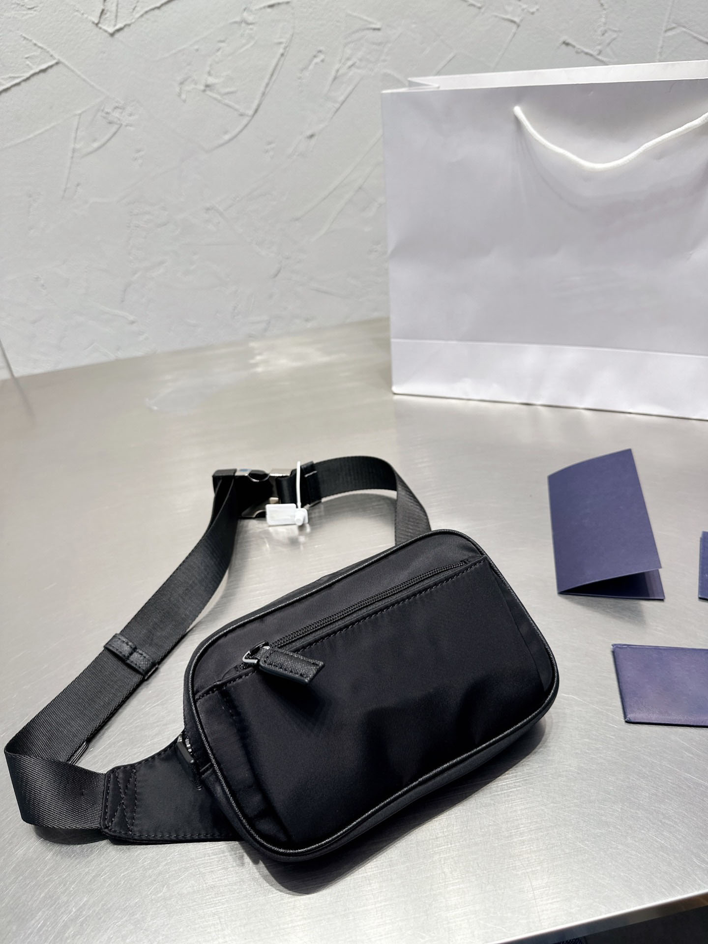 

2022 Chest Bag Waist Bags Luxury Designer Bag Fashion One Shoulder Handbag Crossbody Nylon Fabric Wallet Personalized Credit Card Holder Men's and Women's Universal, Black
