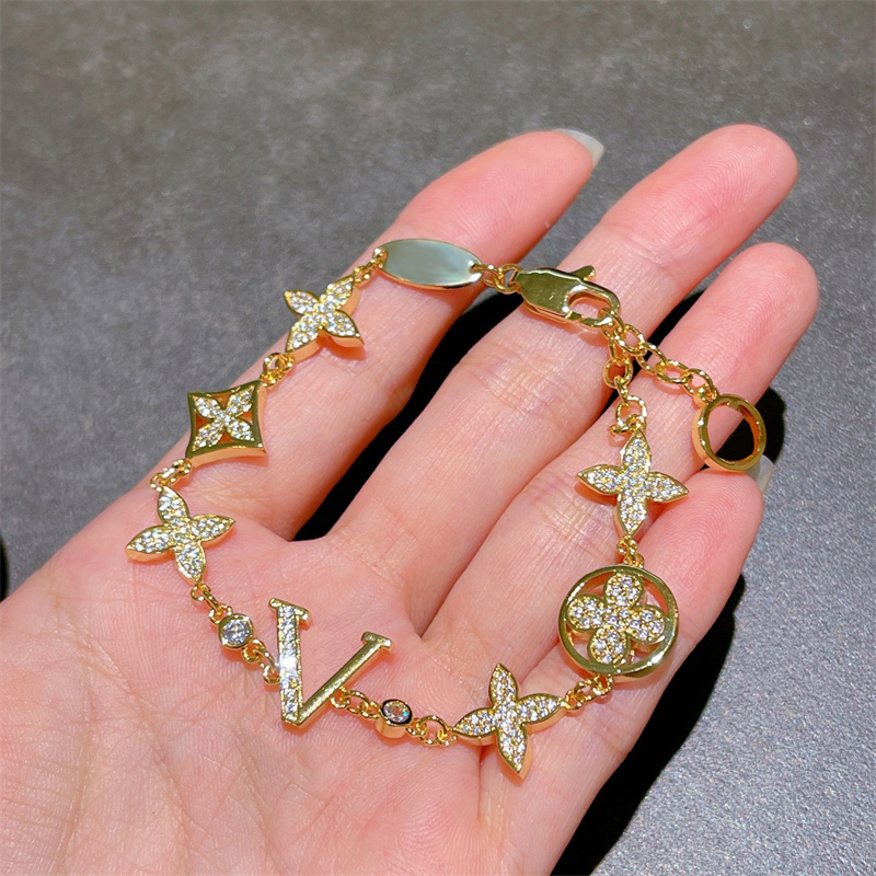 

Charm Bracelets Women Fashion Bracelet Designer Luxury Brand Classic Letters Bracelets For Ladies Party Gifts Golden Bling Diamond Chains