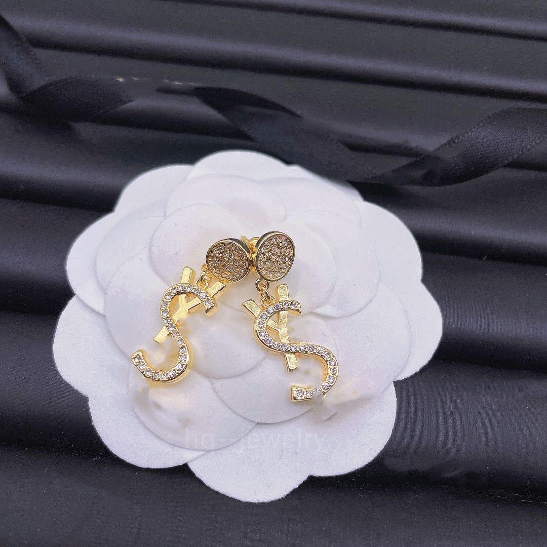 

9145Classic Letter Earrings Studs Charm Retro Designer Earrings Women Eardrops Jewelry With Gift Box For Party An