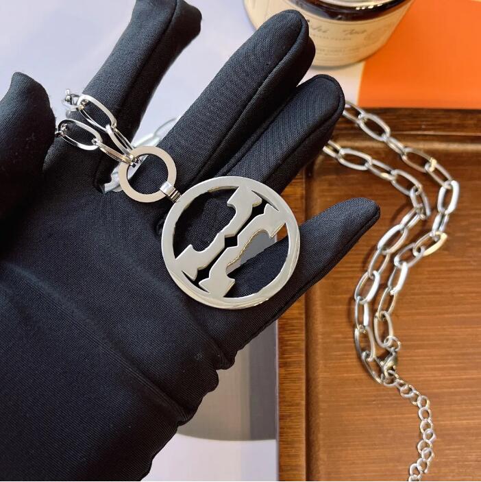 

Luxury Designer Silver Plated Necklace Popular Brand Boutique Pendant Necklace High Fashion Girl Long Chain Selected Urban Style Accessories Gift X495
