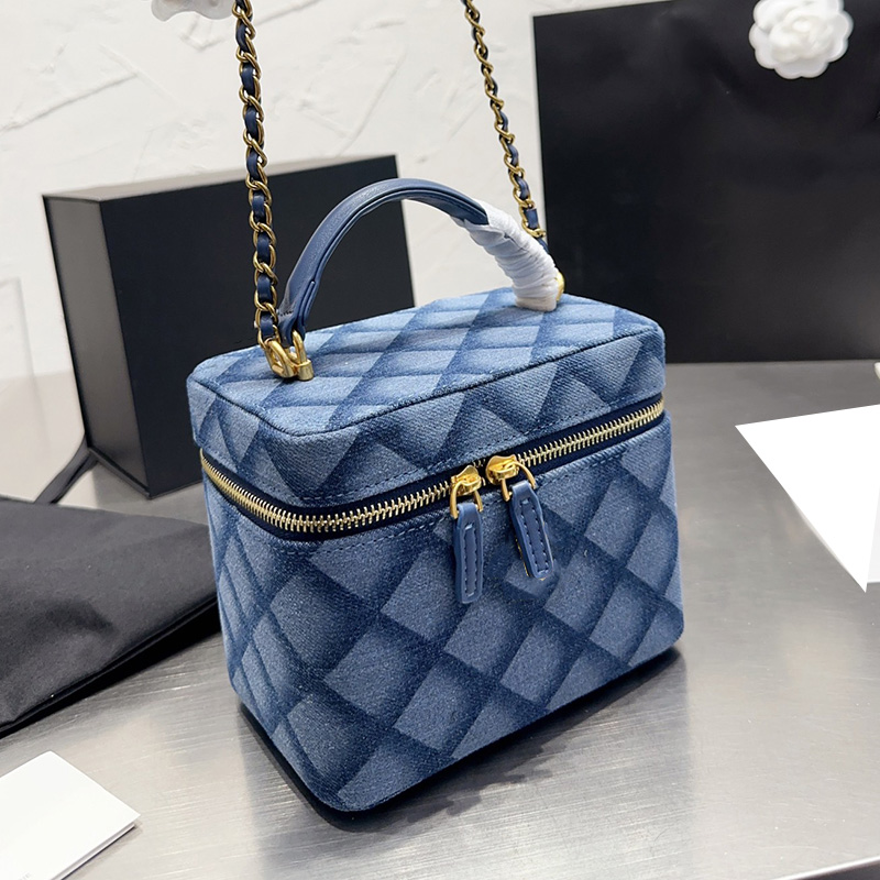 

CC Bags Luxury Brand Cosmetic Bags & Cases Womens Blue Denim Diamond Lattice Cosmetic Case Bags With Top Handle Totes Gold Metal Matelasse C, Box
