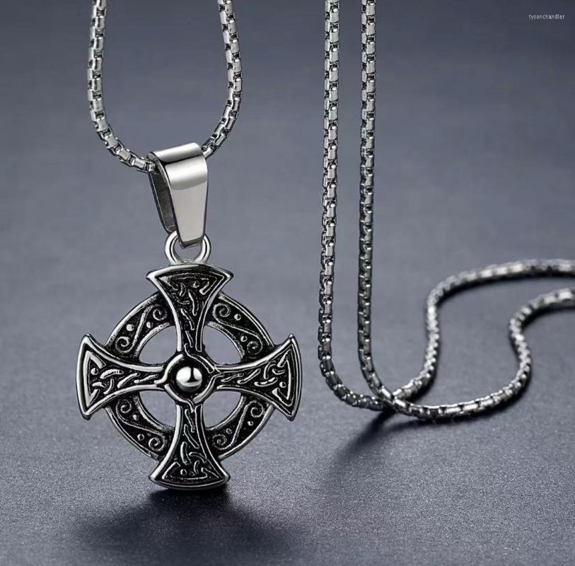 

Pendant Necklaces The Latest Retro Trend Viking Disc Pattern Cross Necklace Men's Personality Temperament Domineering Jewelry Gift