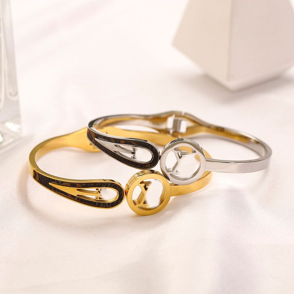 

Designer Men's and Women's Bracelet Bracelet Flower Pendant Luxury Designer Jewelry 18K Gold Plated Stainless Steel Brand Letter Bracelet Women's Wedding