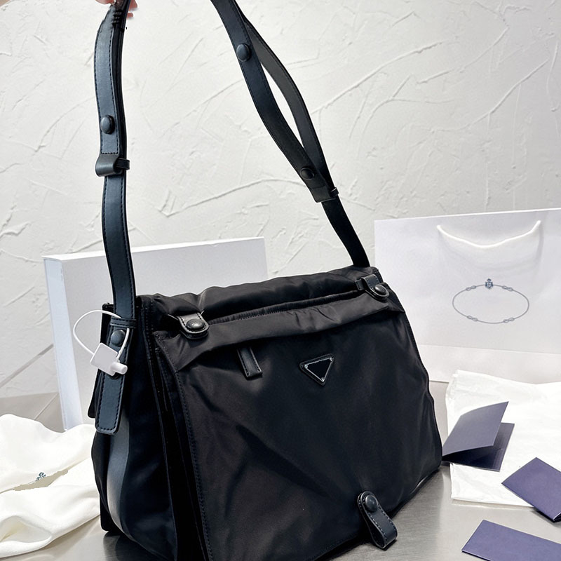 

2 In 1 Nylon Bag Men Crossbody Messenger Bags Shoulder Bags Flap Purse Women Handbags Top Quality Regenerate Nylons Triangle Hardware Removable Clutch Pack Handbag