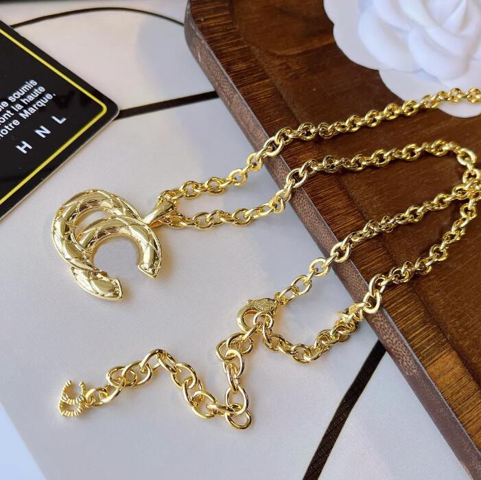 

Charming Girl Necklace Exquisite High Grade Matching Gold Plated Necklaces Luxury Designer Jewelry Fashion Design Accessories Party Exquisite Gift X489
