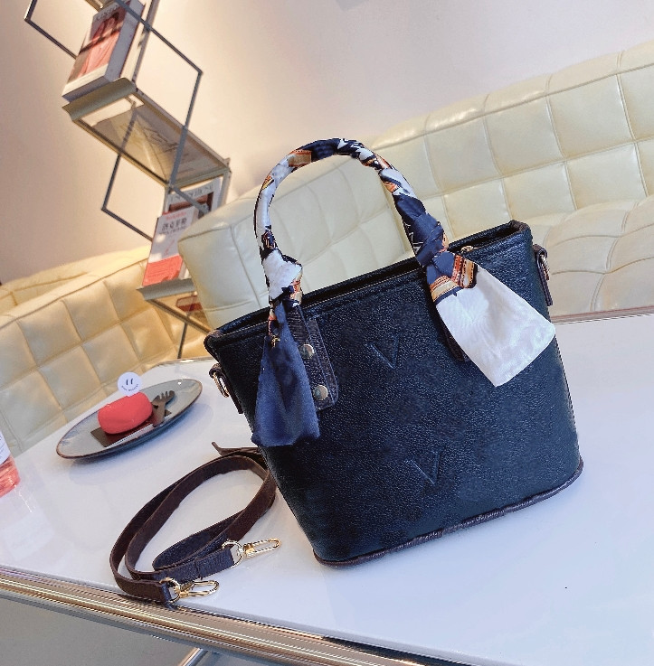 

High Quality Luxurys Designers Shoulder Bags Handbag Purses Woman Fashion Clutch Purse The Pool Monogrames Multi Pochette Felicie Chain Diagonal Bag, White