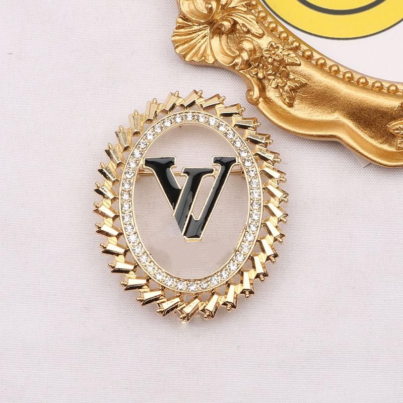 

Fashion Luxury Designer L Letters Women Inlaid Diamond Brooches Pins Gold Silver Korean Fashion Crystal Rhinestone Brooch Suit Dress Accessories for Party Gifts