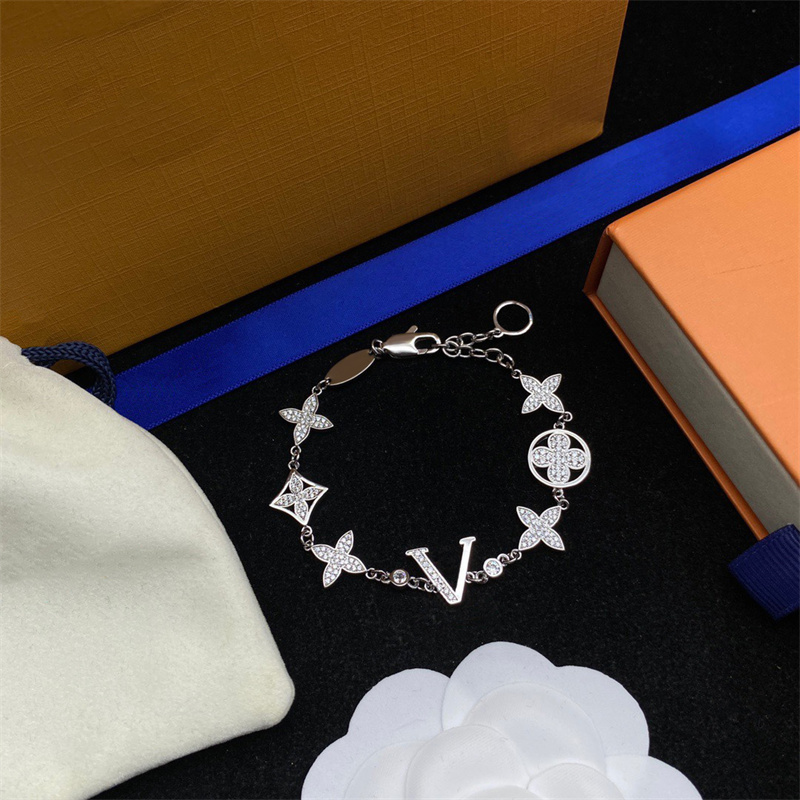 

Woman Fashion High Quality Bracelets Designers Luxurys Brand Classic Letters Bracelet For Ladies Party Gifts Golden Bling Diamond Chains