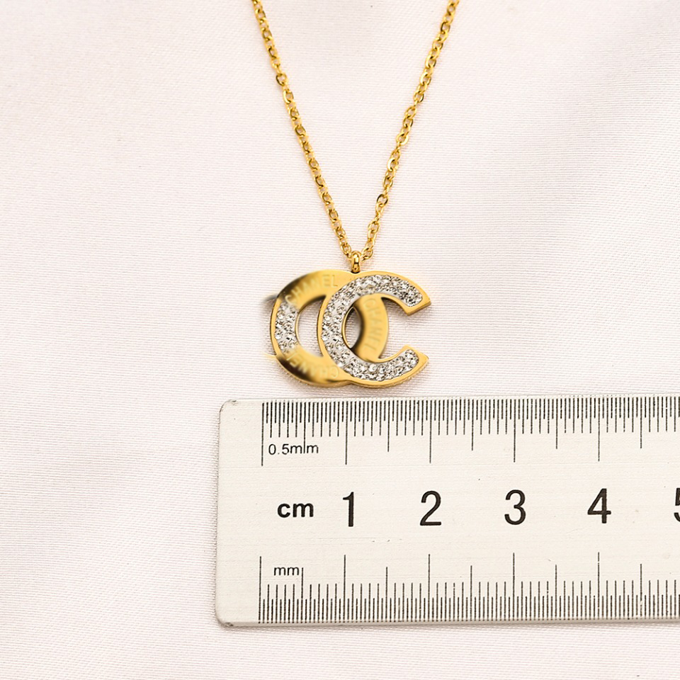 

Luxury Design Necklace 18K Gold Plated Brand Stainless Steel Necklaces Choker Chain Letter Pendant Fashion Womens Wedding Jewelry Accessories Love Gifts AA1935