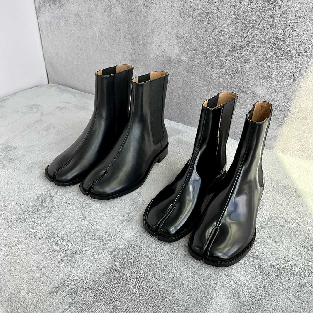

Margiela Majira shoes MM6 Martin Boots New Tabi Split Toe Chelsea Women's Autumn and Winter Horseshoe Leather Short Tube Low Flat Heel, Black leather