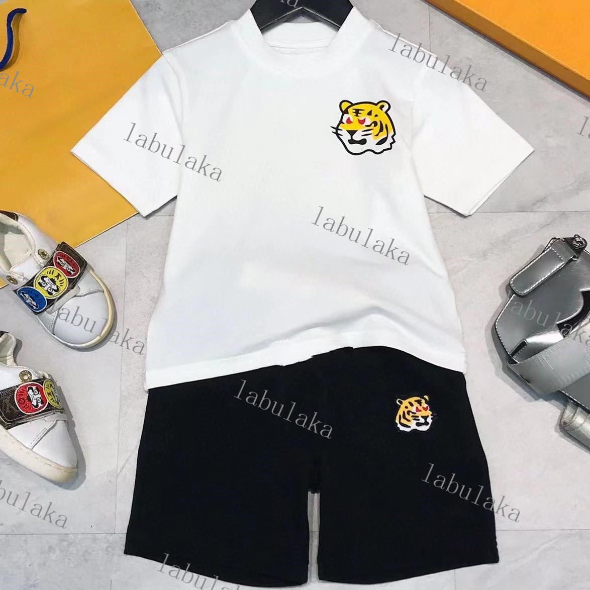 

2023 Luxury designer Clothing Sets kids T-shirt Cute tiger shortst fashion British fashion brand summer childrens treasures and girls cotton two-piece black white, 1#
