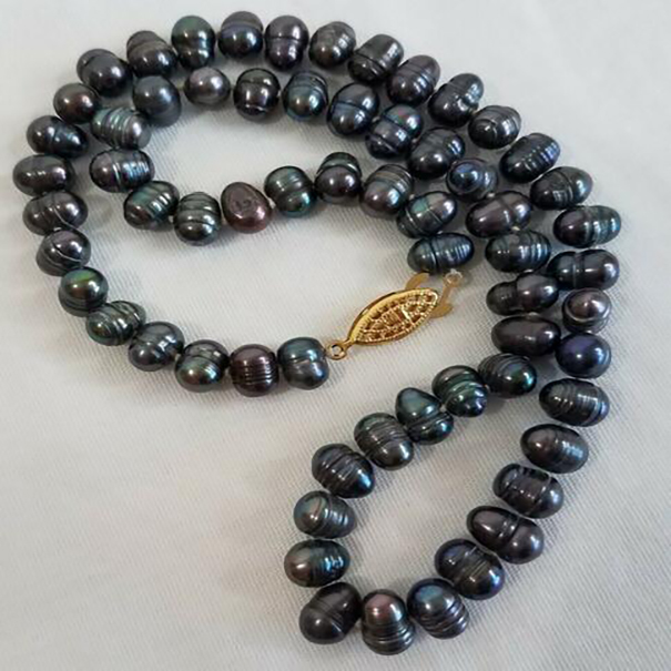 

Freshwater Peacock Potato Pearl Necklace 8-9 mm 18" Gold Tone Filigree Fishhook