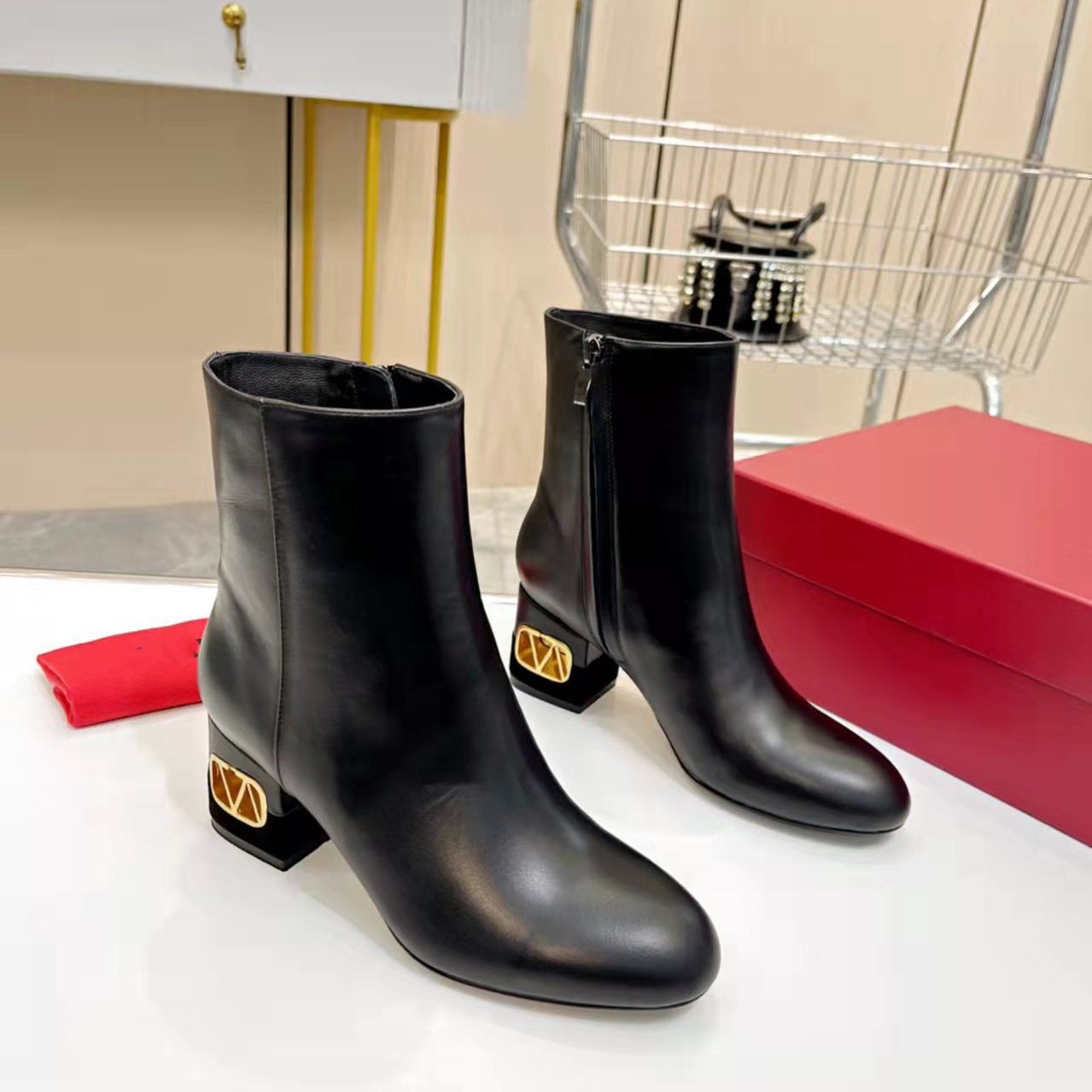 

High Quality Rivet Boots Valentinoity Heel Boot Designer Women Winter Leather Ankle Booties Sexy Warm Platform Luxury V Woman fgjbbv