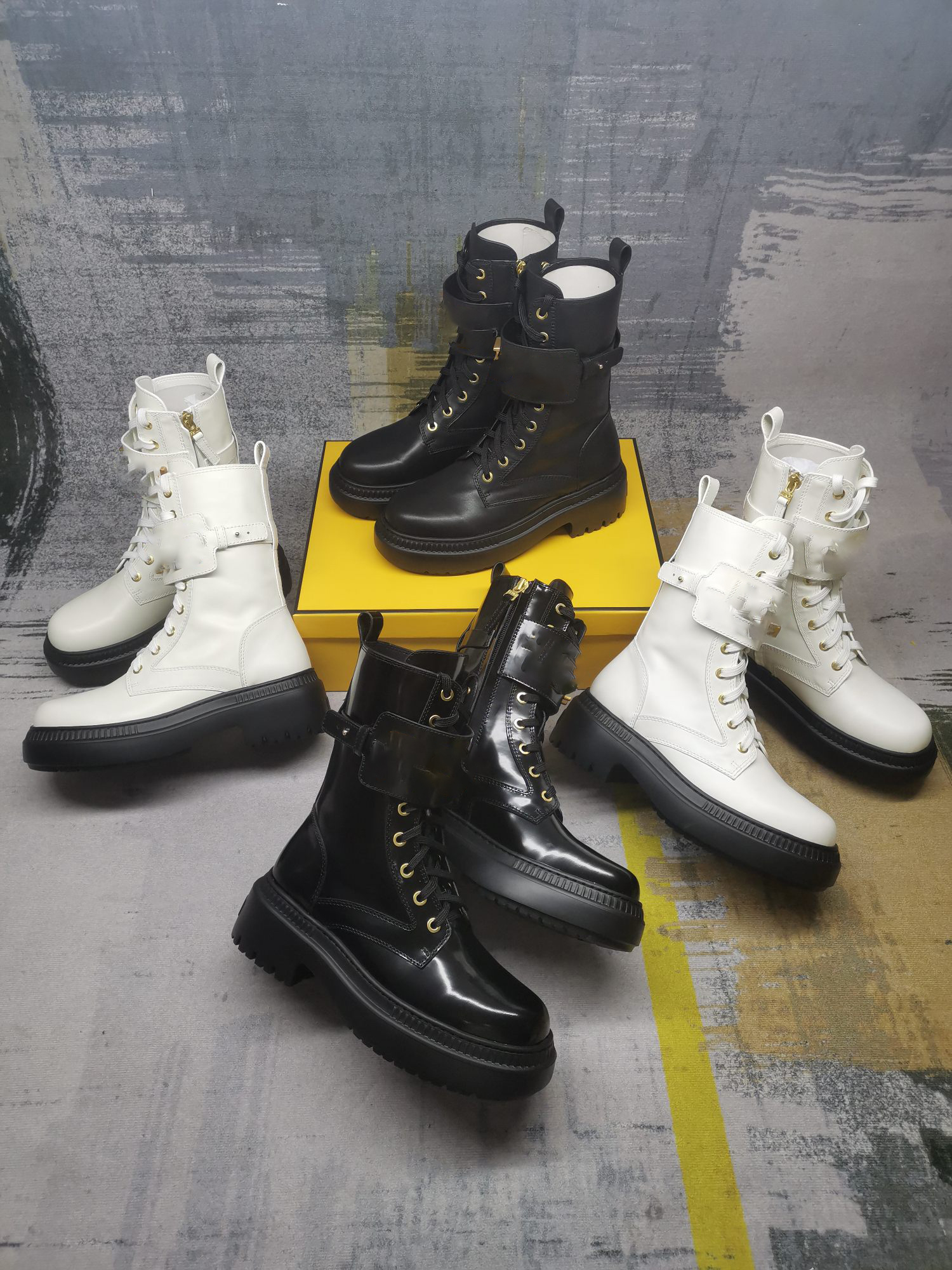 

Graphy Boots Designer Luxury Lady Martin Leather Ankle Boot Motorcycle cowboy Outdoor Shoes black White, Box