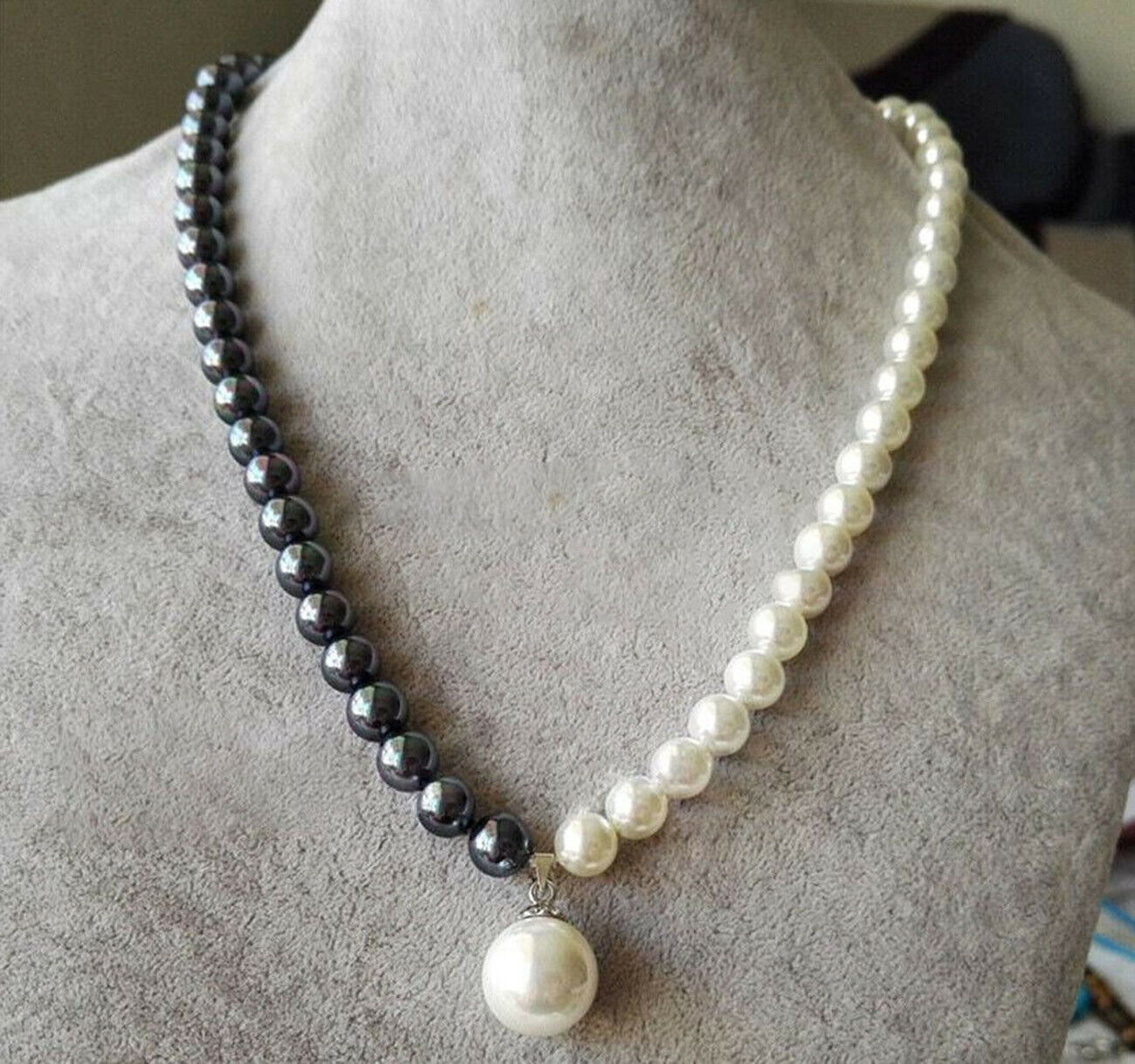 

Genuine 8mm South Black White Shell Pearl Pendant Necklace 18"