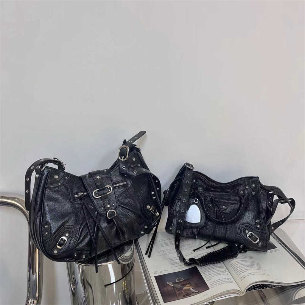 

Women BBags Le Handbags Cargo Shoulder Fashion Luxury Pattern Diamond Studded Bag Handheld Crossbody Black Female Niche Cool Metal LBK4 Baga, 113 full bore rivet black