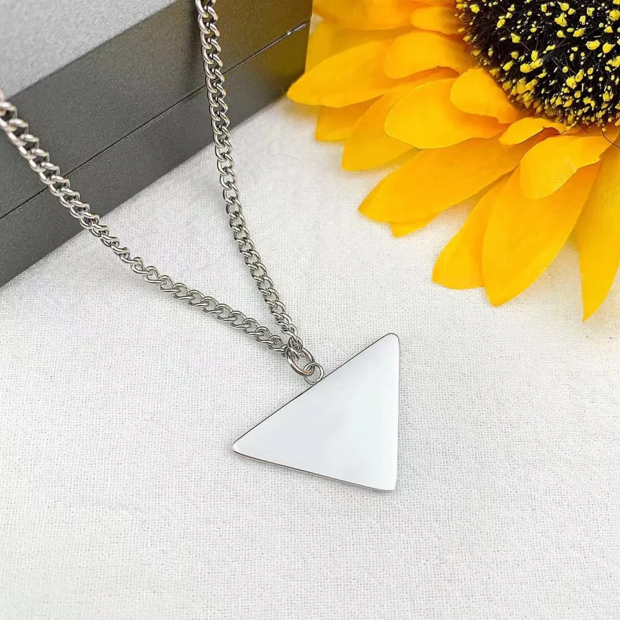 

Designer Jewelry Fashion Necklaces Black Triangle Pendants Stainless Steel Gold Plated for Women&Girl Men Valentine's Engagement Christmas Jewelry-Gift