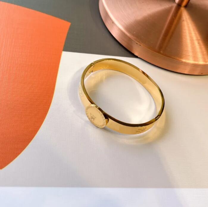 

Charming Head Bangle 18k Gold Plated Luxury Wealth Men And Women Design Bracelet Designer Style Travel Wear European American Fashion Accessories Wholesale S340