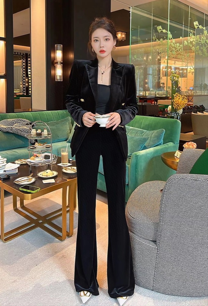 

Women's Two Piece Pants Fashion leisure celebrity velvet suit women's 2022 autumn new temperament goddess style professional dress, Black