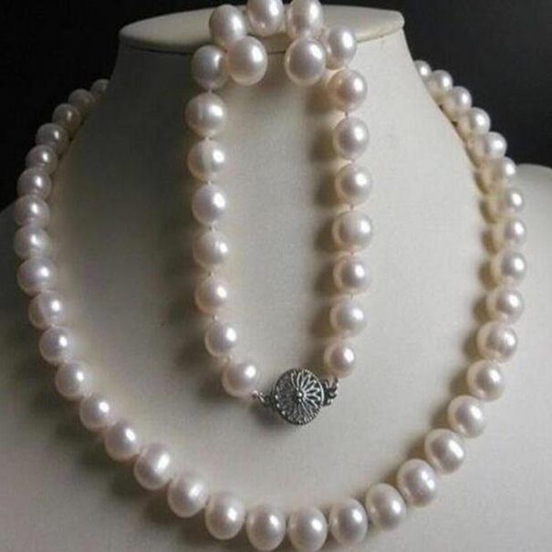 

AAA9-10MM White Freshwater Cultured Pearl Necklace Bracelet Earrings Set
