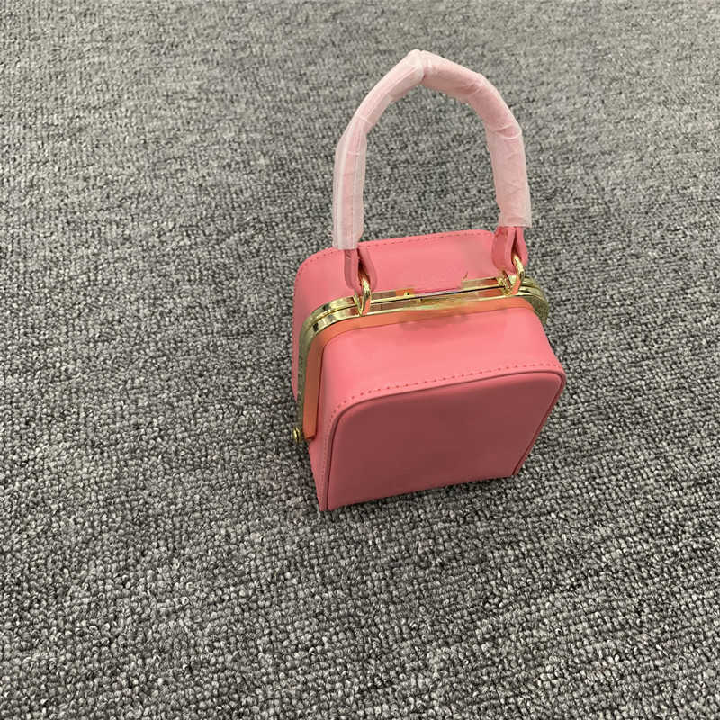 

Shoulder Bags 2022 new triumphal arch Makeup Bag Mini mouth red envelope box Single Messenger women's bag portable small square, Pink