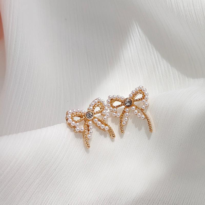 

Backs Earrings Korean Style Elegant Imitation Pearls Bow Clip On Female Simple Sweet Small Butterfly No Ears Hole