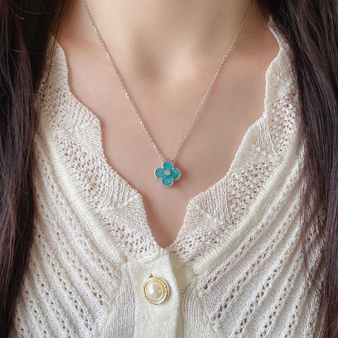 

Designer leaf clover necklaces 2022 super genuine blue0CRI