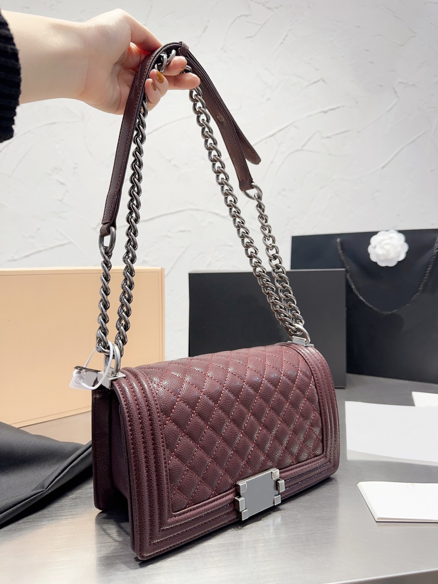 

TZ Classic caviar cowhide flap bag le boy silver metal hardware chain shoulder bags diamond/V-shaped quilted square handbag fashion luxury outdoor crossbody bag 25CM, White diamond