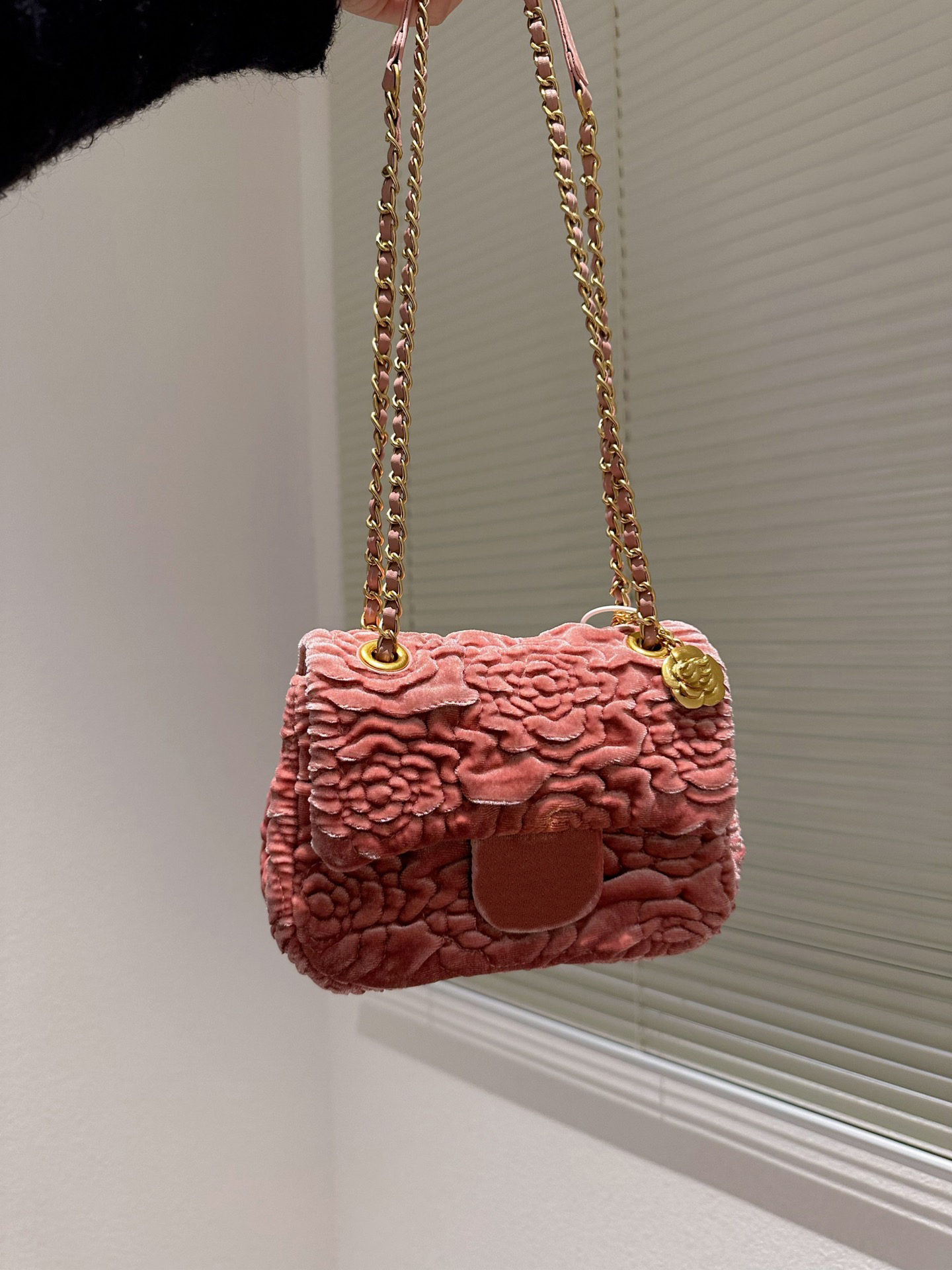 

TZ Luxury Autumn winter soft velvet square fat handbags vintage Camellia series mini Flap clutch shoulder bag Charms gold metal chain Famous designer crossbody bags, Black