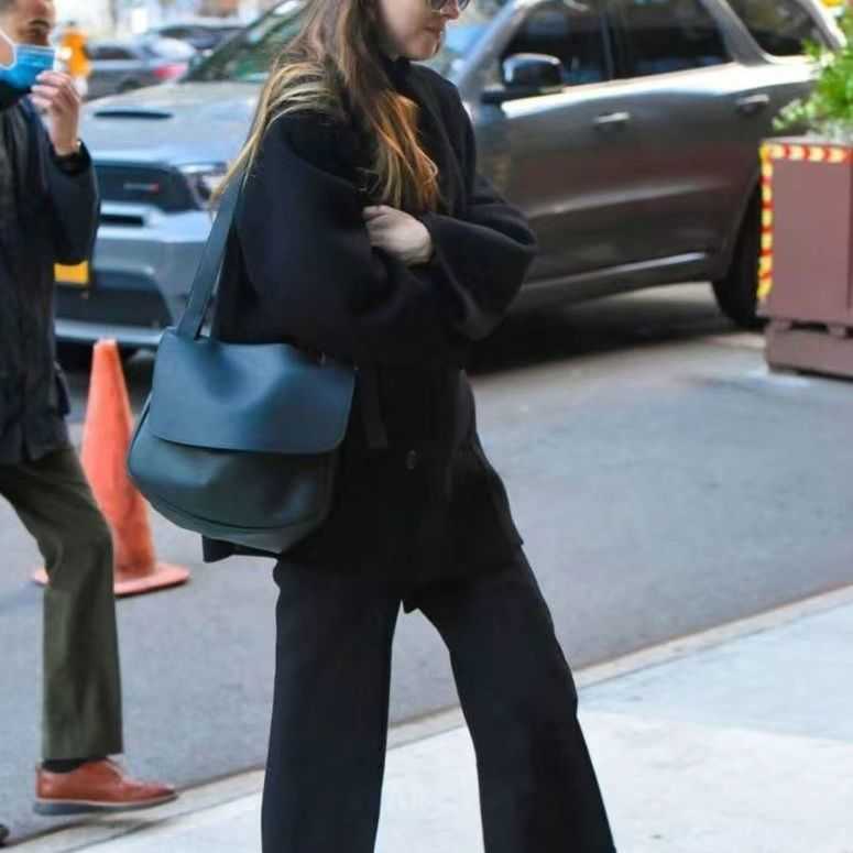 

The Row Bag Designer Postman's Bag mail cowhide clamshell cross body shoulder bag Bai Baihe Da Mei's same genuine leather bag for men and women, Black