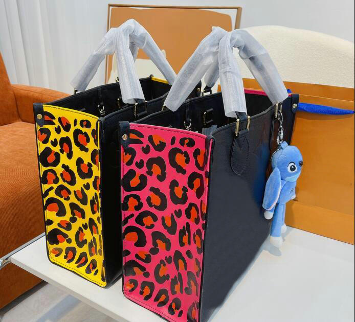 

Woman Onthego Totes Handbag with pendant Leopard Large Capacity luxury Leopard Femme Leather Designers Shoulder Bags Handle Lady Shopping Bag, Red