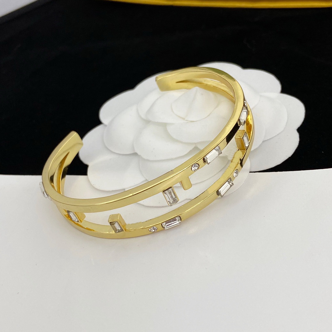 

Crystal Diamond F Letter Fashion Bangle Lady Women Bracelets Stainless Steel 18K Gold Plated Setting Engraved Plaid Open Narrow Bracelet Gifts FB1 --06
