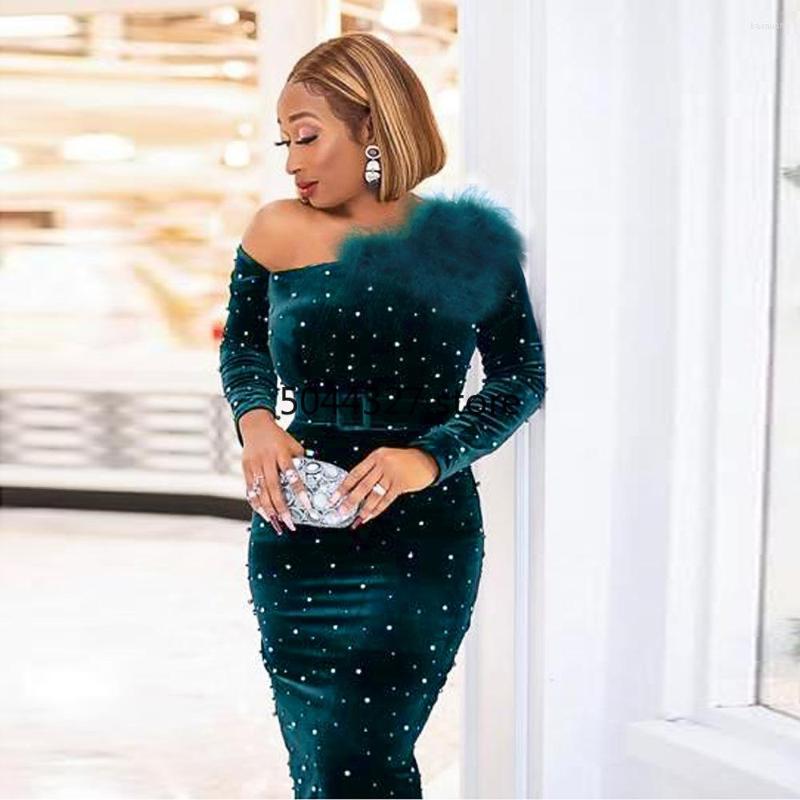 

Ethnic Clothing 2022 African Dresses Women Bodycon Green Christmas Party Velvet Winter Feather Shiny Evening Sheath Sexy Dress