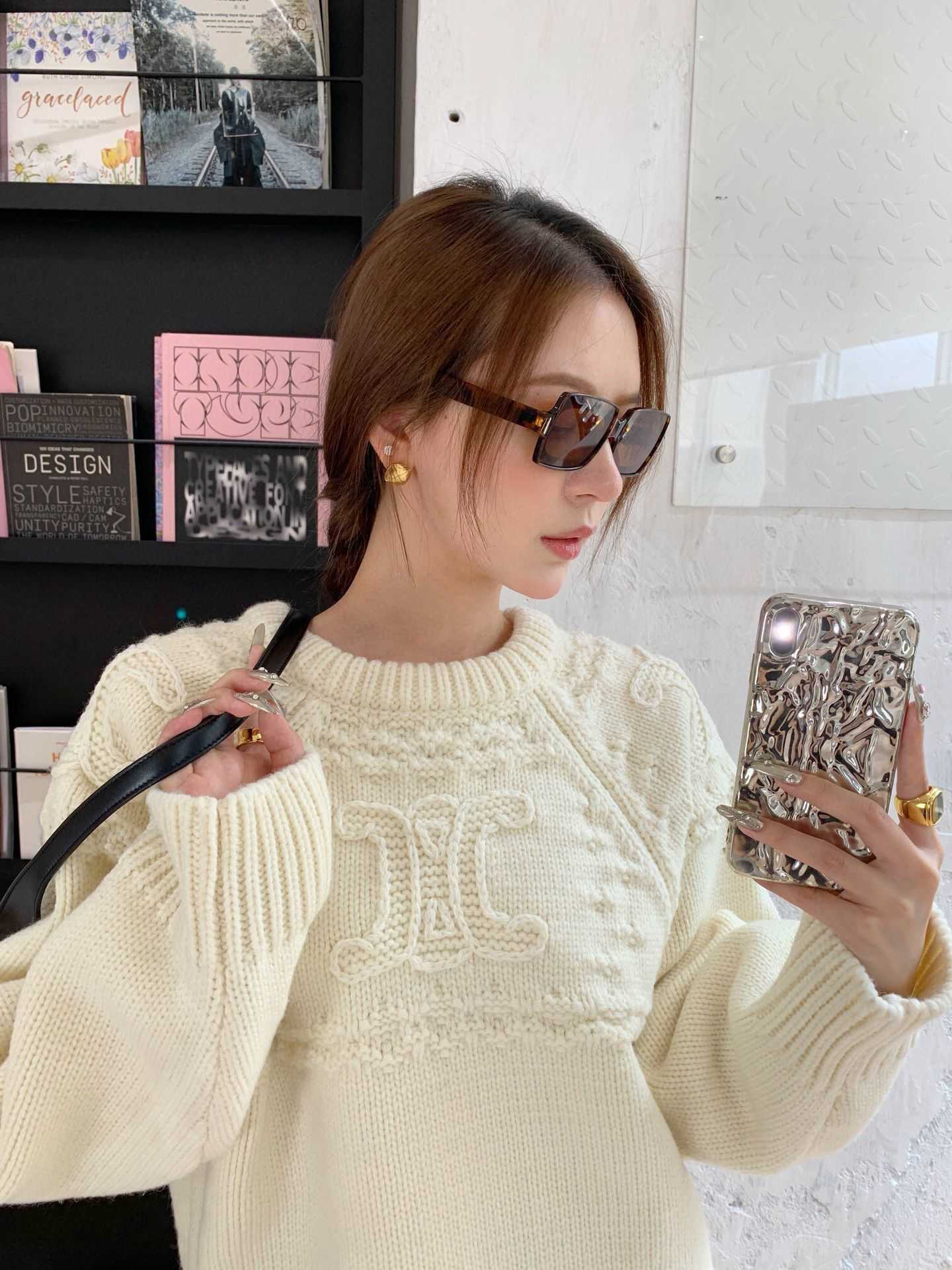 

Women's Jacket Sweater Coat Cell 22FW Celebrity Three-dimensional Hook Flower Pullover Women Autumn and WinterElegant Classic Fashion Desig, Creamy-white