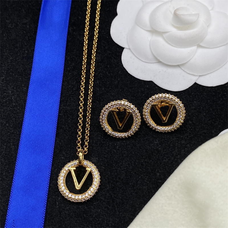 

Gold is full of diamonds Fashion Love Stud Jewelry Women's party wedding engagement lover's designer jewelry with box