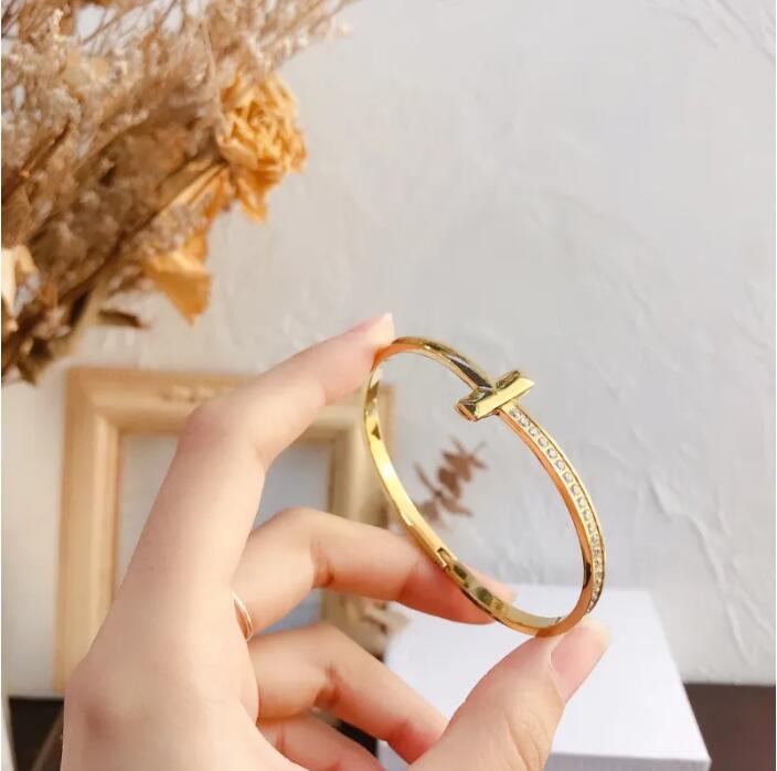 

Luxury Charming Bangle Fashion Classic Couple Adjustable Letter Bracelet Premium Birthday Valentine'S Day Gift Party Travel S016