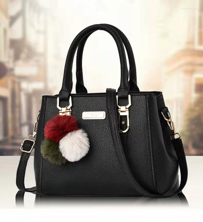 

Evening Bags Summer Women's Lychee Pattern Fur Ball Handbag Designer Handbags Under Fashionable Multifunctional Leather, Black