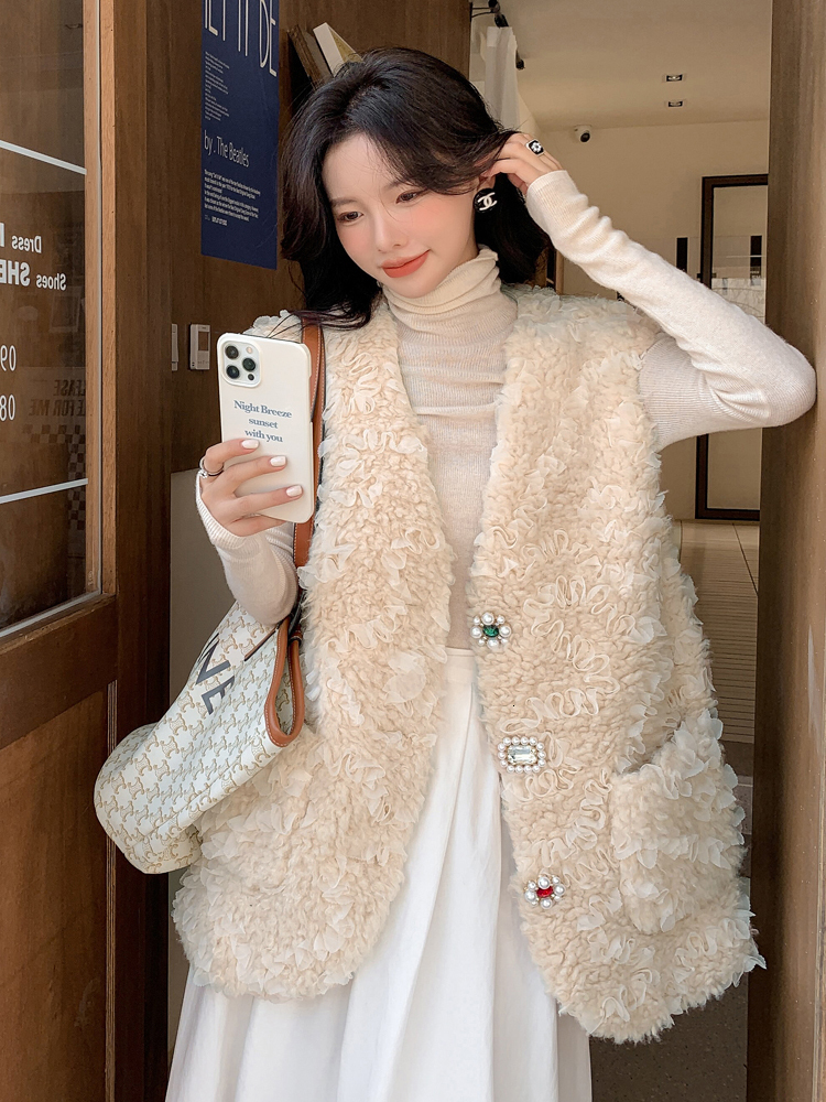 

Women's Vests Faux Lamb Fur Women's Warm Vest Winter Solid Casual SingleBreasted Fur Short Wool Fur Sleeveless Jacket Women 221202, Beige