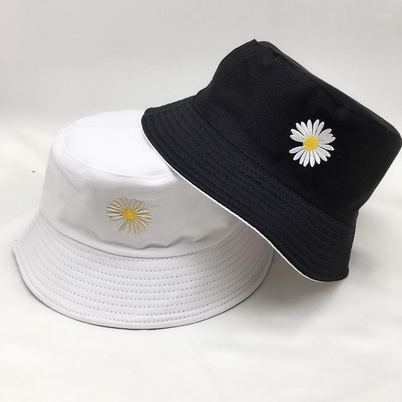 

Berets 2022 Double-sided Daisy Embroidery Cute Bucket Fishing Hat Cotton Flat Top Foldable Sunscreen Sun Cap For Vacation Women, 1pc pink-beige