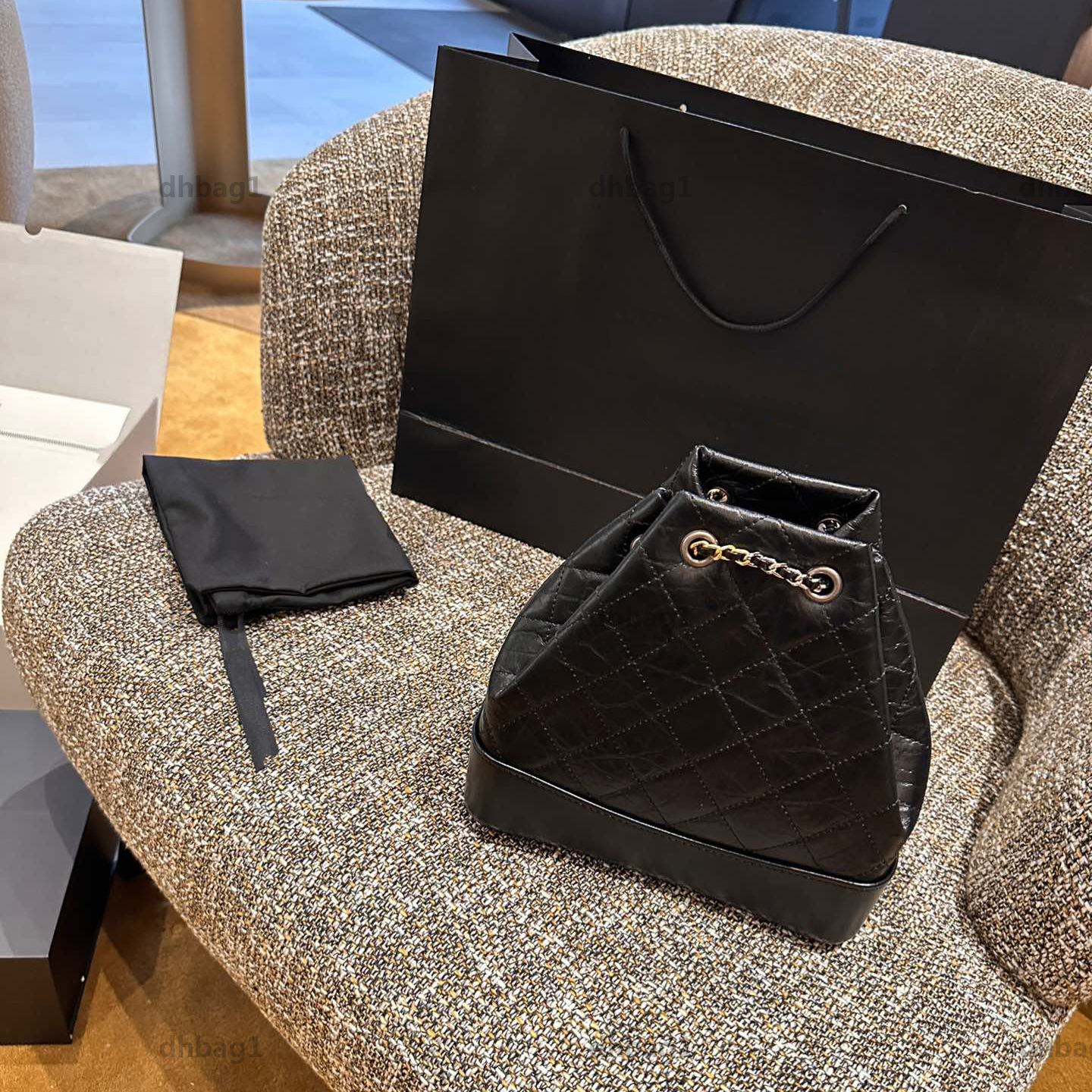 

French Designer Women Retro Backpack Metal Chain Leather Fashion Casual Diamond Lattice Black Classical Luxury Key Pouch Tote Handbag Commuting Bag 23CM