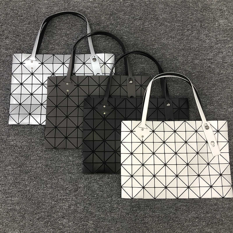 

Shoulder Bags New Sanzhai 7 10 Rhombic shoulder Zhenjin geometric rock large capacity portable armpit bag versatile female, Grey