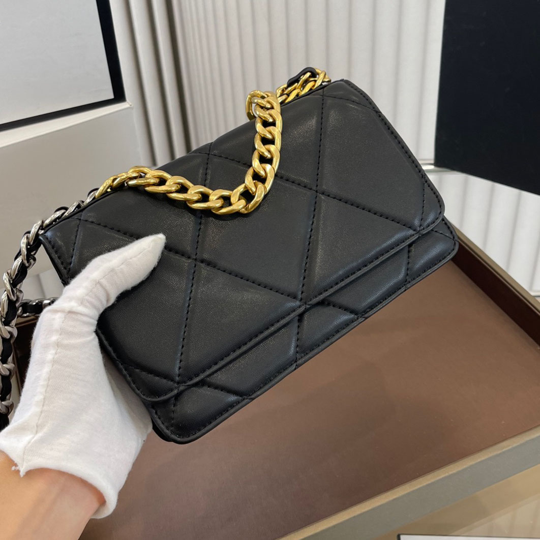 

19 Series Wallets With Metal Handle Totes Bag Sheepskin Quilted Gold Silver Two Tone Shoulder Strap Crossbody Multi Card Photo Holder Pocket Designer Lady Mini Purse, Box