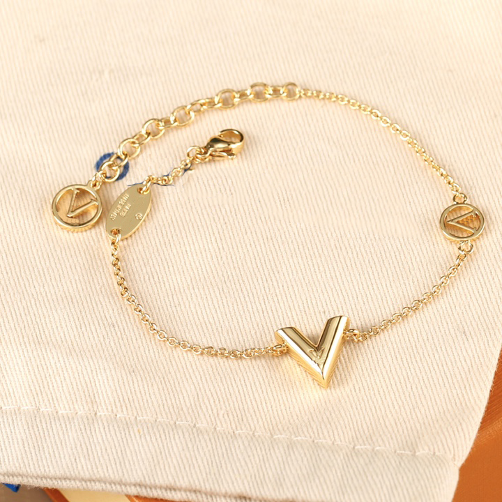

designer bracelet Luxurys link women link charm bracelets letter trendy fashion shiny and eyatching fine jewelry Elegant temperament versatile very nice