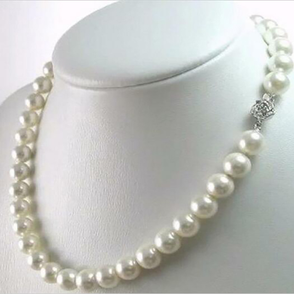 

Genuine natural 10-11mm White Akoya Cultured Pearl Necklace 18"