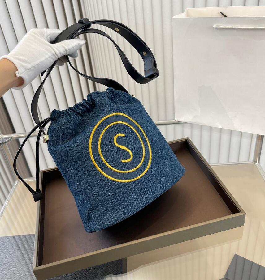 

Retro Cowboy Canvas Drawstring Bucket Bag Tricolor Leisure Shoulder Bags Embroidery Letter Womens Handbags Designer Classic Leather Messenger Bag, Blue